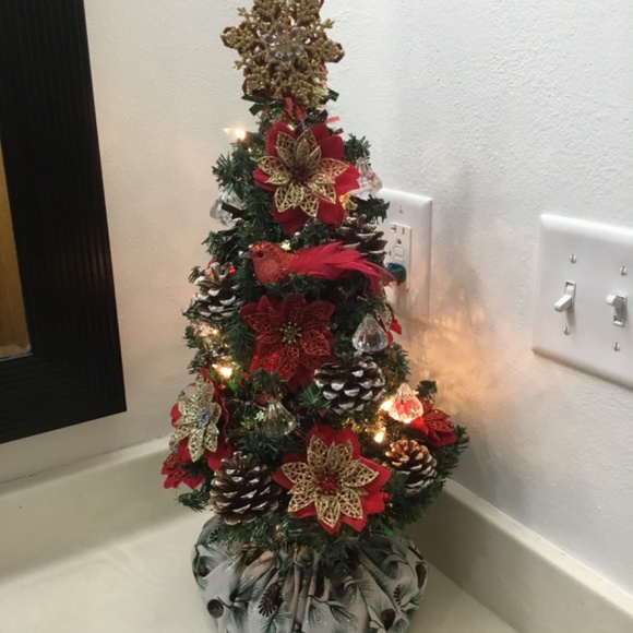 New Handcrafted 22 inch Poinsettia Table top Christmas Tree - Picture 10 of 11